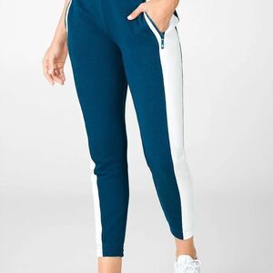 Fabletics Eco-Conscious Slim Sweatpant in Deep Dive/White. Size M / Medium.